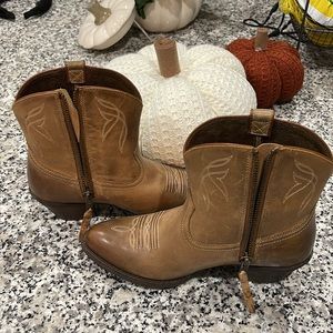 Ariat Darlin Western Woman’s Boot size 8B